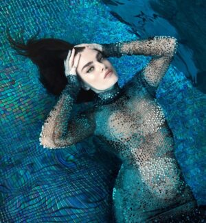 Charli Howard Instagram - Back to my fave profile pic @desiree_mattsson 👅 part of my cover story for @ellenorge 💧 @nikki_makeup @nailsbymh @anastasiastylianou 🖤