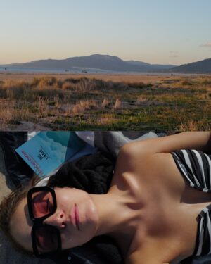 Charlotte Lemay Instagram - Missing Tarifa 🩵
Venue jusqu’ici en train 🚆 
Les portes du Maroc, ouvertes par les vents d’Andalousie 🌬️

#espagneentrain #interrail #tarifa #lowcarbon #slowtravel