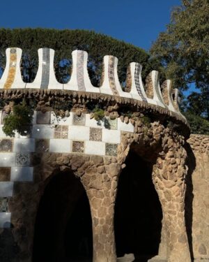 Charlotte Lemay Instagram - Le monde de Gaudi 🌀🌴💙

#BarceloneEnTrain #parcguell