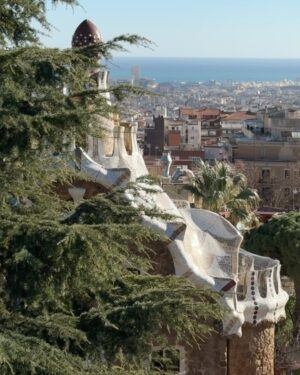 Charlotte Lemay Instagram - Le monde de Gaudi 🌀🌴💙

#BarceloneEnTrain #parcguell