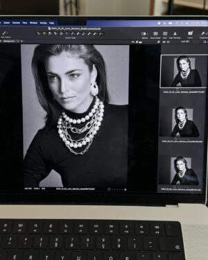 Charlotte Lemay Instagram - I don’t post many of my modeling shoots here anymore...
This one is for jewelry with photographer Sven Geboers 📷🖤 
Thanks @leon_martens_juwelier for having me! 
and the great @sarraferiani for the makeup and hair 

@ink_antwerp @geboerssven #jewelry