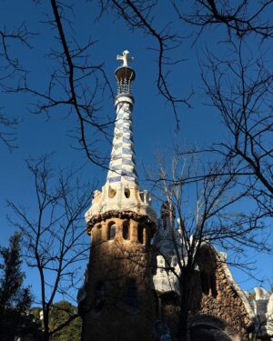Charlotte Lemay Instagram - Le monde de Gaudi 🌀🌴💙

#BarceloneEnTrain #parcguell