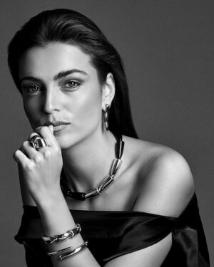 Charlotte Lemay Instagram - I don’t post many of my modeling shoots here anymore...
This one is for jewelry with photographer Sven Geboers 📷🖤 
Thanks @leon_martens_juwelier for having me! 
and the great @sarraferiani for the makeup and hair 

@ink_antwerp @geboerssven #jewelry