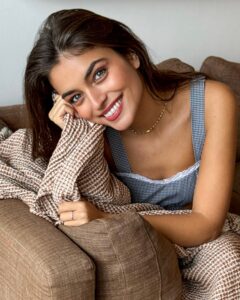 Actress Charlotte Lemay HD Photos and Wallpapers December 2024
