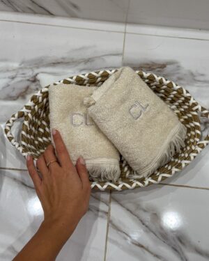 Charlotte Lemay Instagram - Du beau linge, fait pour durer ✨
Cette année, Noël se fait sous le signe de l’élégance intemporelle avec Blanc Cerise. Serviettes moelleuses, peignoirs personnalisés et plaids qui invitent au cocooning… Des pièces pensées pour embellir le quotidien, sans compromis sur la qualité.

Et parce que les belles choses sont encore plus belles quand elles se partagent, je vous propose de tenter votre chance pour gagner un bon d’achat de 150 € chez Blanc Cerise. Pour participer, suivez @blanc_cerise mon compte et commentez ce post. Bonne chance !

Collaboration commerciale rémunérée #collaborationcommerciale #concours