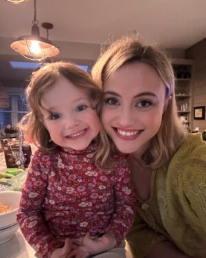 Charlotte McKee Instagram - Probably the luckiest person ever 💚🦃