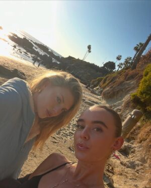 Charlotte McKinney Instagram - 💁🏼‍♀️