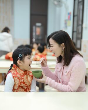 Charmaine Sheh Instagram - 幸福唔係必然嘅，身在福中要知福，種善因得善果，發自內心的善，正是福報所在。

香港保良局，146年嚟為社會不斷布施，為有需要嘅人提供悉心、呵護、吻合嘅幫助，令孩童、老人、弱勢婦孺、殘疾人士重拾溫暖，重新融入社會，呢種互助互愛嘅精神，非常值得我哋去學習及參與。

好開心可以成為「保良局傳承愛心大使」，俾機會我去做一啲利益大眾嘅事，分享我哋嘅愛，一齊去感受助人嘅喜悅，貢獻我哋嘅一份心力，善心同行。

@poleungkuk