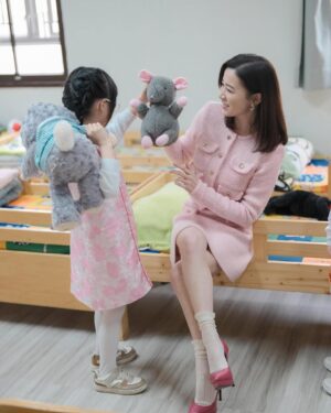 Charmaine Sheh Instagram - 幸福唔係必然嘅，身在福中要知福，種善因得善果，發自內心的善，正是福報所在。

香港保良局，146年嚟為社會不斷布施，為有需要嘅人提供悉心、呵護、吻合嘅幫助，令孩童、老人、弱勢婦孺、殘疾人士重拾溫暖，重新融入社會，呢種互助互愛嘅精神，非常值得我哋去學習及參與。

好開心可以成為「保良局傳承愛心大使」，俾機會我去做一啲利益大眾嘅事，分享我哋嘅愛，一齊去感受助人嘅喜悅，貢獻我哋嘅一份心力，善心同行。

@poleungkuk