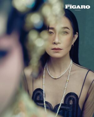 Charmaine Sheh Instagram - 被邀請喺超過半世紀歷史嘅「新光戲院」影cover，俾我有機會喺呢個「粵劇殿堂」同幾位年輕粵劇演員一齊留下倩影，感謝 @madamefigarohk 帶我融入粵劇文化。呢輯相我自己好鍾意，你呢？