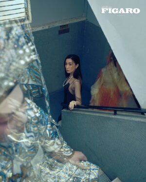 Charmaine Sheh Instagram - 被邀請喺超過半世紀歷史嘅「新光戲院」影cover，俾我有機會喺呢個「粵劇殿堂」同幾位年輕粵劇演員一齊留下倩影，感謝 @madamefigarohk 帶我融入粵劇文化。呢輯相我自己好鍾意，你呢？