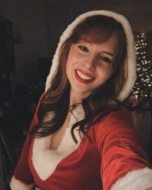 Chelsea Cook Instagram - December 🎄
•
My new year resolution is to eat more soup and chicken tenders (not together but maybe idk)