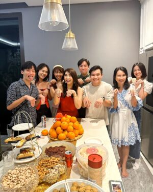 Chen Xiuhuan Instagram - 大年初十🍊🍊
祝福大家
十全十美、
事事如意！🧧🧧
#拜年 
#初十
#过年
#新年快乐
#农历新年
#恭喜發財 
#cny
#chinesenewyear
#lunarnewyear 
#gongxifacai 
#chenxiuhuan 
#陈秀环
