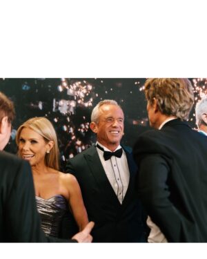 Cheryl Hines Instagram - Oh what a night! The MAHA ball in DC was sooooo fun! 
Thank you 
@romonakevezacollection for the gorgeous gown 
@coadyculha for the beautiful diamonds!🤍🤍🤍
Bag - @rogervivier 
Make up- @michellebankson 
Hair - @georginapenate 
Hair color/extensions - @kaileystylezz
Tux - @peymanumay  #MAHABALL.