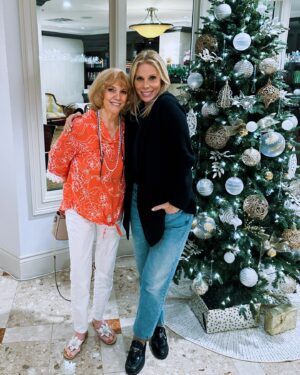 Cheryl Hines Instagram - Cracklin Rosie get on board. #momlove #happyholidays #family #love