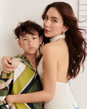 Chidjun Hung Instagram - PS. I LOVE YOU SOO MUCHHH ♥️ 

เบื้องหลังมาแล้วว ฝากติดตาม มีคำถามวัดใจ #youtubemommechidjun ดูคลิปนี้จบแล้วจะรู้จัก รู้ใจครอบครัวเรากันมากขึ้น 🫰 #hungfamily2025