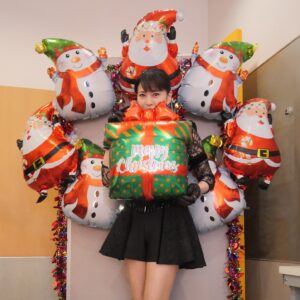 Chisato Moritaka Instagram - ⁡
森高千里2024『レッツ・ゴォーゴォー！ツアー』
12月19日 大阪 Zepp Namba (OSAKA)公演 終了しました！
⁡
2024年最後のコンサートでした！
⁡
皆さん最初からテンションがすごかったですね〜。
最高の応援ありがとうございました！
わたしも楽しくパフォーマンスすることができました。
⁡
お昼は大阪の街に出て「かすうどん」を食べに行ってきましたよー。
食い倒れの街は美味しいものがたくさんありますね。
⁡
たくさんパワーを頂きました。私からも沢山送ったつもりですが届いていますか？
来年も4月からツアーが決まりましたよ〜
「2025 森高千里コンサートツアー"あなたも私もファイト‼"」
ホームページをチェックしてくださいね。
⁡
来年も一緒に楽しみましょう〜。
⁡
今年もたくさんの場所でコンサートができて、皆さんとも出会えて良い 1 年でした。
ありがとうございました！
⁡
次は来年 1月18日 Zepp DiverCity (TOKYO)公演 でお会いしましょう！
皆さん良いお年を〜〜。
⁡
#chisatomoritaka
#森高千里
#レッツゴォーゴォーツアー
#大阪府
#大阪市
#浪速区
#zeppnamba
#手打ちうどん処不二屋 の「#かすうどん」「#かすカレーうどん」「#出汁巻き」
#グリル梵 の「#ビーフヘレカツサンド」
#mitarashifudo の「#生麩のみたらし」
#美好年代 の「#いちごドーナツ」