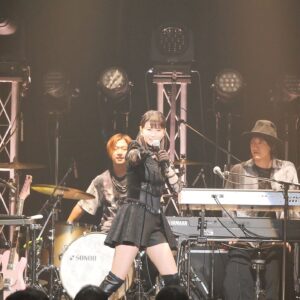 Chisato Moritaka Instagram - ⁡
森高千里2024『レッツ・ゴォーゴォー！ツアー』
12月19日 大阪 Zepp Namba (OSAKA)公演 終了しました！
⁡
2024年最後のコンサートでした！
⁡
皆さん最初からテンションがすごかったですね〜。
最高の応援ありがとうございました！
わたしも楽しくパフォーマンスすることができました。
⁡
お昼は大阪の街に出て「かすうどん」を食べに行ってきましたよー。
食い倒れの街は美味しいものがたくさんありますね。
⁡
たくさんパワーを頂きました。私からも沢山送ったつもりですが届いていますか？
来年も4月からツアーが決まりましたよ〜
「2025 森高千里コンサートツアー"あなたも私もファイト‼"」
ホームページをチェックしてくださいね。
⁡
来年も一緒に楽しみましょう〜。
⁡
今年もたくさんの場所でコンサートができて、皆さんとも出会えて良い 1 年でした。
ありがとうございました！
⁡
次は来年 1月18日 Zepp DiverCity (TOKYO)公演 でお会いしましょう！
皆さん良いお年を〜〜。
⁡
#chisatomoritaka
#森高千里
#レッツゴォーゴォーツアー
#大阪府
#大阪市
#浪速区
#zeppnamba
#手打ちうどん処不二屋 の「#かすうどん」「#かすカレーうどん」「#出汁巻き」
#グリル梵 の「#ビーフヘレカツサンド」
#mitarashifudo の「#生麩のみたらし」
#美好年代 の「#いちごドーナツ」