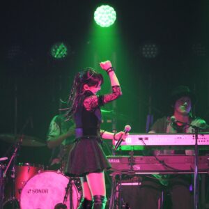 Chisato Moritaka Instagram - ⁡
森高千里2024『レッツ・ゴォーゴォー！ツアー』
12月19日 大阪 Zepp Namba (OSAKA)公演 終了しました！
⁡
2024年最後のコンサートでした！
⁡
皆さん最初からテンションがすごかったですね〜。
最高の応援ありがとうございました！
わたしも楽しくパフォーマンスすることができました。
⁡
お昼は大阪の街に出て「かすうどん」を食べに行ってきましたよー。
食い倒れの街は美味しいものがたくさんありますね。
⁡
たくさんパワーを頂きました。私からも沢山送ったつもりですが届いていますか？
来年も4月からツアーが決まりましたよ〜
「2025 森高千里コンサートツアー"あなたも私もファイト‼"」
ホームページをチェックしてくださいね。
⁡
来年も一緒に楽しみましょう〜。
⁡
今年もたくさんの場所でコンサートができて、皆さんとも出会えて良い 1 年でした。
ありがとうございました！
⁡
次は来年 1月18日 Zepp DiverCity (TOKYO)公演 でお会いしましょう！
皆さん良いお年を〜〜。
⁡
#chisatomoritaka
#森高千里
#レッツゴォーゴォーツアー
#大阪府
#大阪市
#浪速区
#zeppnamba
#手打ちうどん処不二屋 の「#かすうどん」「#かすカレーうどん」「#出汁巻き」
#グリル梵 の「#ビーフヘレカツサンド」
#mitarashifudo の「#生麩のみたらし」
#美好年代 の「#いちごドーナツ」