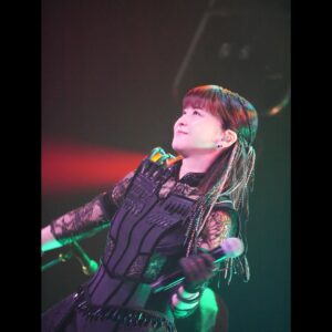 Chisato Moritaka Instagram - ⁡
森高千里2024『レッツ・ゴォーゴォー！ツアー』
12月19日 大阪 Zepp Namba (OSAKA)公演 終了しました！
⁡
2024年最後のコンサートでした！
⁡
皆さん最初からテンションがすごかったですね〜。
最高の応援ありがとうございました！
わたしも楽しくパフォーマンスすることができました。
⁡
お昼は大阪の街に出て「かすうどん」を食べに行ってきましたよー。
食い倒れの街は美味しいものがたくさんありますね。
⁡
たくさんパワーを頂きました。私からも沢山送ったつもりですが届いていますか？
来年も4月からツアーが決まりましたよ〜
「2025 森高千里コンサートツアー"あなたも私もファイト‼"」
ホームページをチェックしてくださいね。
⁡
来年も一緒に楽しみましょう〜。
⁡
今年もたくさんの場所でコンサートができて、皆さんとも出会えて良い 1 年でした。
ありがとうございました！
⁡
次は来年 1月18日 Zepp DiverCity (TOKYO)公演 でお会いしましょう！
皆さん良いお年を〜〜。
⁡
#chisatomoritaka
#森高千里
#レッツゴォーゴォーツアー
#大阪府
#大阪市
#浪速区
#zeppnamba
#手打ちうどん処不二屋 の「#かすうどん」「#かすカレーうどん」「#出汁巻き」
#グリル梵 の「#ビーフヘレカツサンド」
#mitarashifudo の「#生麩のみたらし」
#美好年代 の「#いちごドーナツ」