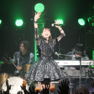 Chisato Moritaka Instagram - ⁡
森高千里2024『レッツ・ゴォーゴォー！ツアー』
12月19日 大阪 Zepp Namba (OSAKA)公演 終了しました！
⁡
2024年最後のコンサートでした！
⁡
皆さん最初からテンションがすごかったですね〜。
最高の応援ありがとうございました！
わたしも楽しくパフォーマンスすることができました。
⁡
お昼は大阪の街に出て「かすうどん」を食べに行ってきましたよー。
食い倒れの街は美味しいものがたくさんありますね。
⁡
たくさんパワーを頂きました。私からも沢山送ったつもりですが届いていますか？
来年も4月からツアーが決まりましたよ〜
「2025 森高千里コンサートツアー"あなたも私もファイト‼"」
ホームページをチェックしてくださいね。
⁡
来年も一緒に楽しみましょう〜。
⁡
今年もたくさんの場所でコンサートができて、皆さんとも出会えて良い 1 年でした。
ありがとうございました！
⁡
次は来年 1月18日 Zepp DiverCity (TOKYO)公演 でお会いしましょう！
皆さん良いお年を〜〜。
⁡
#chisatomoritaka
#森高千里
#レッツゴォーゴォーツアー
#大阪府
#大阪市
#浪速区
#zeppnamba
#手打ちうどん処不二屋 の「#かすうどん」「#かすカレーうどん」「#出汁巻き」
#グリル梵 の「#ビーフヘレカツサンド」
#mitarashifudo の「#生麩のみたらし」
#美好年代 の「#いちごドーナツ」