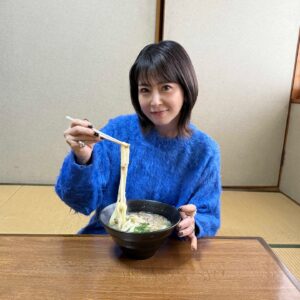 Chisato Moritaka Instagram - ⁡
森高千里2024『レッツ・ゴォーゴォー！ツアー』
12月19日 大阪 Zepp Namba (OSAKA)公演 終了しました！
⁡
2024年最後のコンサートでした！
⁡
皆さん最初からテンションがすごかったですね〜。
最高の応援ありがとうございました！
わたしも楽しくパフォーマンスすることができました。
⁡
お昼は大阪の街に出て「かすうどん」を食べに行ってきましたよー。
食い倒れの街は美味しいものがたくさんありますね。
⁡
たくさんパワーを頂きました。私からも沢山送ったつもりですが届いていますか？
来年も4月からツアーが決まりましたよ〜
「2025 森高千里コンサートツアー"あなたも私もファイト‼"」
ホームページをチェックしてくださいね。
⁡
来年も一緒に楽しみましょう〜。
⁡
今年もたくさんの場所でコンサートができて、皆さんとも出会えて良い 1 年でした。
ありがとうございました！
⁡
次は来年 1月18日 Zepp DiverCity (TOKYO)公演 でお会いしましょう！
皆さん良いお年を〜〜。
⁡
#chisatomoritaka
#森高千里
#レッツゴォーゴォーツアー
#大阪府
#大阪市
#浪速区
#zeppnamba
#手打ちうどん処不二屋 の「#かすうどん」「#かすカレーうどん」「#出汁巻き」
#グリル梵 の「#ビーフヘレカツサンド」
#mitarashifudo の「#生麩のみたらし」
#美好年代 の「#いちごドーナツ」