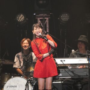 Chisato Moritaka Instagram - ⁡
森高千里2024『レッツ・ゴォーゴォー！ツアー』
12月19日 大阪 Zepp Namba (OSAKA)公演 終了しました！
⁡
2024年最後のコンサートでした！
⁡
皆さん最初からテンションがすごかったですね〜。
最高の応援ありがとうございました！
わたしも楽しくパフォーマンスすることができました。
⁡
お昼は大阪の街に出て「かすうどん」を食べに行ってきましたよー。
食い倒れの街は美味しいものがたくさんありますね。
⁡
たくさんパワーを頂きました。私からも沢山送ったつもりですが届いていますか？
来年も4月からツアーが決まりましたよ〜
「2025 森高千里コンサートツアー"あなたも私もファイト‼"」
ホームページをチェックしてくださいね。
⁡
来年も一緒に楽しみましょう〜。
⁡
今年もたくさんの場所でコンサートができて、皆さんとも出会えて良い 1 年でした。
ありがとうございました！
⁡
次は来年 1月18日 Zepp DiverCity (TOKYO)公演 でお会いしましょう！
皆さん良いお年を〜〜。
⁡
#chisatomoritaka
#森高千里
#レッツゴォーゴォーツアー
#大阪府
#大阪市
#浪速区
#zeppnamba
#手打ちうどん処不二屋 の「#かすうどん」「#かすカレーうどん」「#出汁巻き」
#グリル梵 の「#ビーフヘレカツサンド」
#mitarashifudo の「#生麩のみたらし」
#美好年代 の「#いちごドーナツ」