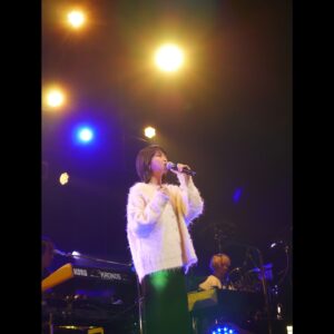 Chisato Moritaka Instagram - ⁡
森高千里2024『レッツ・ゴォーゴォー！ツアー』
11月20日 福岡 Zepp Fukuoka公演 終了しました！
⁡
福岡に来たら「九州育ち」をやっぱり歌わんとね〜。
あったかい空間が出来上がっていました。
⁡
各地からお集まりいただきありがとうございました。
皆さんの素敵な笑顔が見られて嬉しかったです。
今日もさらに大きな声援でしたね〜。
⁡
恒例のグルメやスイーツも満喫してきましたよー！
うどんにアイスクリームに明太フランスに……食欲の秋ですからね！（笑）
⁡
これからどんどん寒くなりますが、
体調に気をつけてまた元気でお会いしましょう！
⁡
次は 12月2日 Zepp DiverCity公演 です。
⁡
#chisatomoritaka
#森高千里
#レッツゴォーゴォーツアー
#福岡県
#福岡市
#ZeppFukuoka
#うどん平 の「#肉ごぼう天うどん」
#大名ソフトクリーム の「#生クリームミルク」「#アフォガード」「#モンブラン」
#フランス菓子16区 の「#ダックワーズ」
#MARIE #マリィ の「#シフォンケーキ」
#theFULLFULLHAKATA の「#明太フランス」