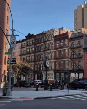 Chloe Lloyd Instagram - NYC 🐿️🥨🤎🍂 
I’ve spent the last few days in New York to celebrate my Dads 60th! We’ve had the most perfect crisp autumnal sunshine 🥹 Memories to last a lifetime.
#nyc #newyorkcity