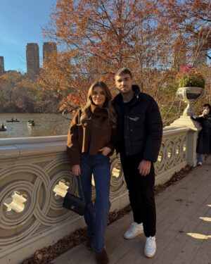 Chloe Lloyd Instagram - NYC 🐿️🥨🤎🍂 
I’ve spent the last few days in New York to celebrate my Dads 60th! We’ve had the most perfect crisp autumnal sunshine 🥹 Memories to last a lifetime.
#nyc #newyorkcity