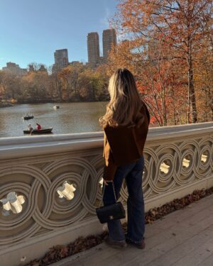 Chloe Lloyd Instagram - NYC 🐿️🥨🤎🍂 
I’ve spent the last few days in New York to celebrate my Dads 60th! We’ve had the most perfect crisp autumnal sunshine 🥹 Memories to last a lifetime.
#nyc #newyorkcity