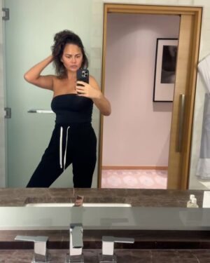Chrissy Teigen Instagram - BAHHHHHHHHHHH
