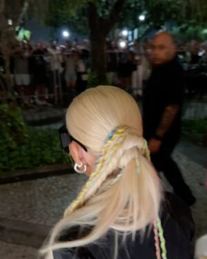 Christina Aguilera Instagram - Rio!!!!! thank you for all the love you showed me during my visit to your beautiful city! 💚 Our reunion was long overdue, and you made it so special. 

Thank you for the letters, sweet messages, and waiting HOURS outside the hotel for me 🥹 Your passion and spirit are unforgettable. This will stay with me forever. Até logo Rio 🇧🇷💚