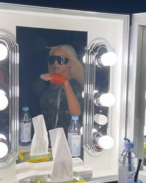 Christina Aguilera Instagram - Rio!!!!! thank you for all the love you showed me during my visit to your beautiful city! 💚 Our reunion was long overdue, and you made it so special. 

Thank you for the letters, sweet messages, and waiting HOURS outside the hotel for me 🥹 Your passion and spirit are unforgettable. This will stay with me forever. Até logo Rio 🇧🇷💚