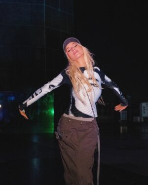 Christina Aguilera Instagram - Rio!!!!! thank you for all the love you showed me during my visit to your beautiful city! 💚 Our reunion was long overdue, and you made it so special. 

Thank you for the letters, sweet messages, and waiting HOURS outside the hotel for me 🥹 Your passion and spirit are unforgettable. This will stay with me forever. Até logo Rio 🇧🇷💚