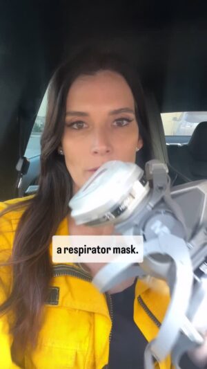 Christina Pascucci Instagram - It feels like we aren’t talking about this insane toxic pollution from the fires enough. Doctors are telling me they’re seeing an influx of patients with respiratory issues coming in. If you have an underlying condition, asthma, or are pregnant, you gotta be extra careful. Here are some easy steps to stay safe and healthy 🙏🏽