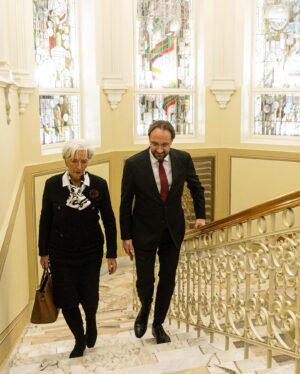 Christine Lagarde Instagram - 🇱🇹🇪🇺 I had a great time in Vilnius celebrating Lithuania’s 10-year journey with the euro! 

I was happy to meet President Gitanas Nausėda and Governor Šimkus, and to engage with bright students in an inspiring discussion.

Dėkoju visiems už šiltą priėmimą ir sveikinu Lietuvą su šia nuostabia sukaktimi!

📸 Robertas Dackus/Paulius Peleckis