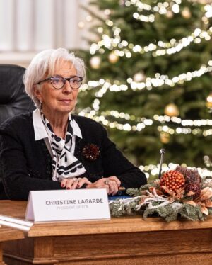 Christine Lagarde Instagram - 🇱🇹🇪🇺 I had a great time in Vilnius celebrating Lithuania’s 10-year journey with the euro! 

I was happy to meet President Gitanas Nausėda and Governor Šimkus, and to engage with bright students in an inspiring discussion.

Dėkoju visiems už šiltą priėmimą ir sveikinu Lietuvą su šia nuostabia sukaktimi!

📸 Robertas Dackus/Paulius Peleckis