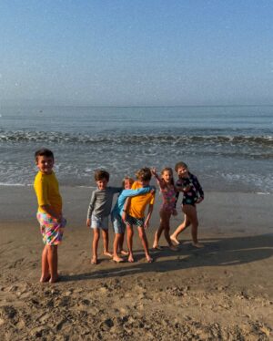 Christine Lakin Instagram - Surf, sand, snow, shred 
Best longest winter break with friends and family! 😅
2025 were ready!