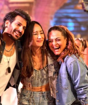 Chum Darang Instagram - No matter how good or bad the days were, just one question from KVM every night asking me and chumti "how was your day?!" would suddenly make everything better! ❤️

Remembering these moments suddenly just puts a BIG smile on my face 🥰❤️ love you so much guys!
 
#ShilpaShirodkar #KaranveerMehra #ChumDarang #BiggBoss18 #biggbossjourney #throwback #memories #friendshipgoals #bestfriendsforever