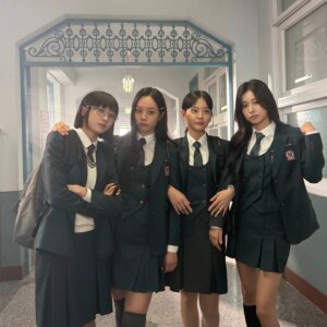 Chung Su-bin Instagram - 보고싶은 채화여고즈🍀

#선의의경쟁 #friendlyrivalry