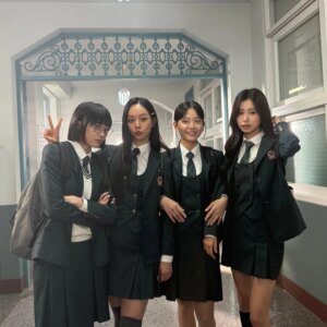 Chung Su-bin Instagram - 보고싶은 채화여고즈🍀

#선의의경쟁 #friendlyrivalry