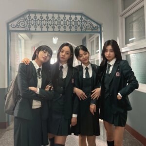 Chung Su-bin Instagram - 보고싶은 채화여고즈🍀

#선의의경쟁 #friendlyrivalry