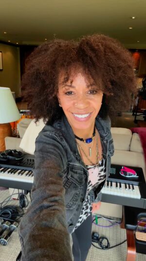 Cindy Blackman Instagram - This happy Thursday  post was delayed  by 1 day due to storms in my area. Stay glorious !💜💜💜💜💜💜💜💜💜💜💜💜