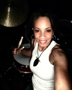 Cindy Blackman Instagram - Happy Friday!  Try to find the good in each day and night!!!!! 💗💗💗