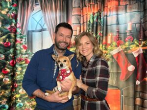 Cindy Busby Instagram - Merry Christmas & Happy Holidays,
from my family to yours! 
Love to you all 🎄💖