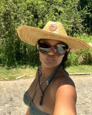 Cintia Rosa Instagram - Férias! Feliz 2025 🫶🏽