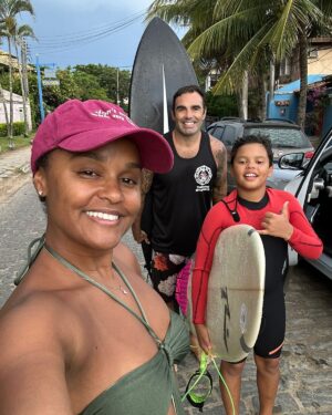 Cintia Rosa Instagram - Férias! Feliz 2025 🫶🏽