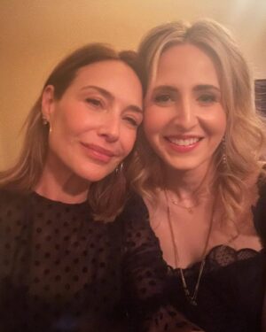Claire Forlani Instagram - @cruelintentions AIRING TODAY @amazonprime @amazonmgmstudios onscreen daughter @sarahcatherine.hook❤️& writer/ show-runner @phoebfish💖 
Jewelry @dianekordasjewellery 💎  shoes @tamaramellon 👠  makeup @nicolewalmsley 💄