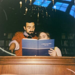 Clara Galle Instagram - La nostalgia es la prueba de que vives una vida que merece la pena. 💙